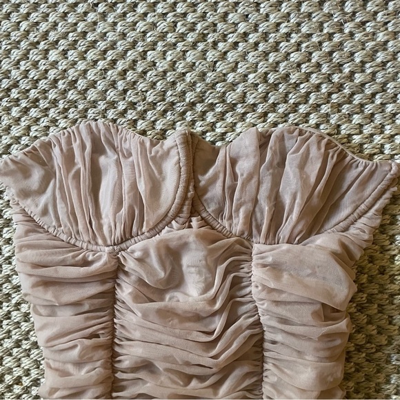 Babaton Blush Flirty Synched Chiffon Structured Dress. DD - Picture 2 of 4